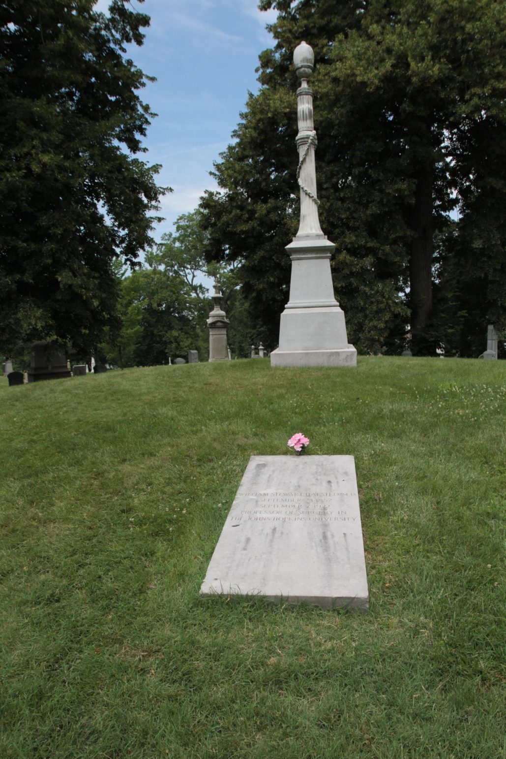 William Stewart Halsted's tomb, Green-Wood Cemetery, Brooklyn NY - 01.JPG